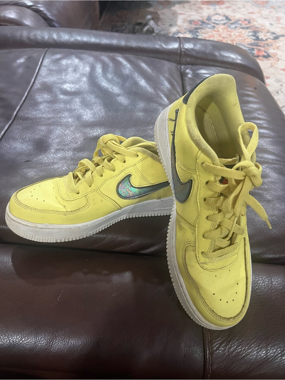Nike Air Force 1 LV8 GS Volt Yellow Iridescent Swoosh Sneakers US 6Y /W8